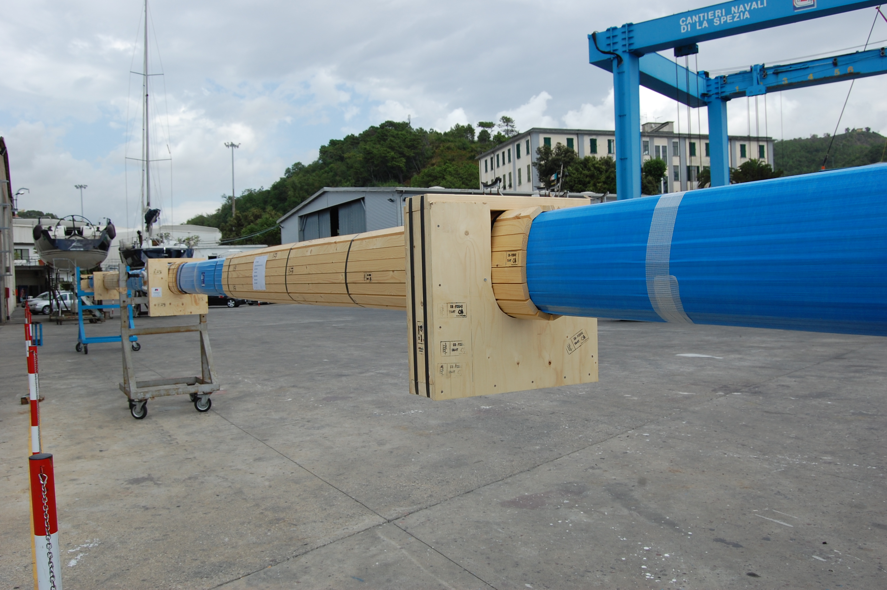 Image for article P & M Packing provides mast transport service