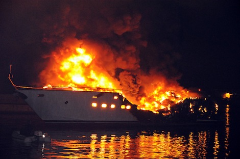 Image for article 24m superyacht 'Manhattan' sinks after fire at Portosole Sanremo, Italy