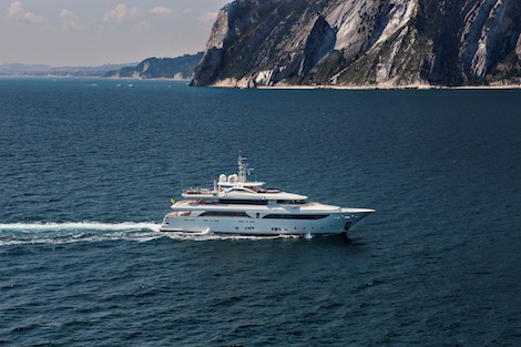 Image for article 42.6m 'Lady Genyr' delivered to owners