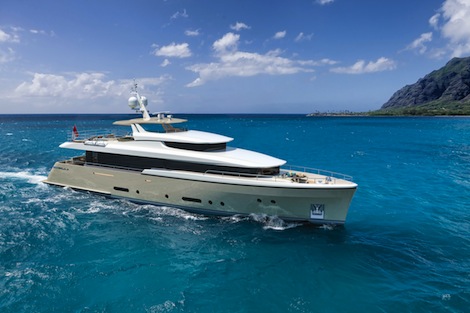 Image for article Moonen cruises the Caribbean